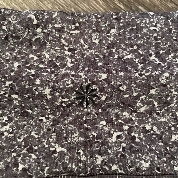 Athleta salutation pebble beach tight - Picture 6 of 6